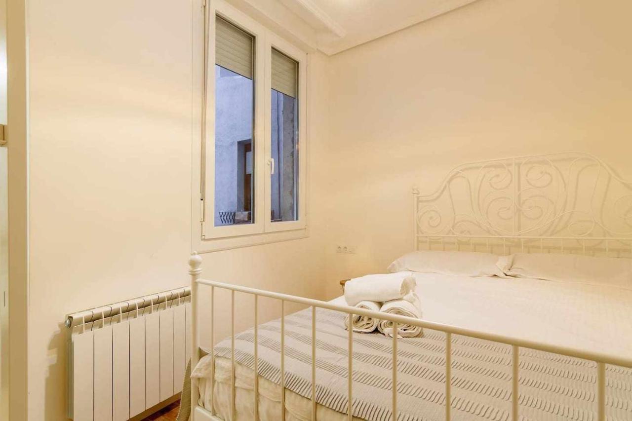 Vivienda Turistica Estilosa En La Zona Vieja Bilbao Exterior photo